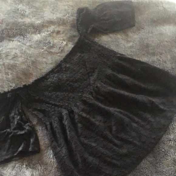 Streetwear society off the shoulder top. Size medium. Never worn. - Picture 3 of 5